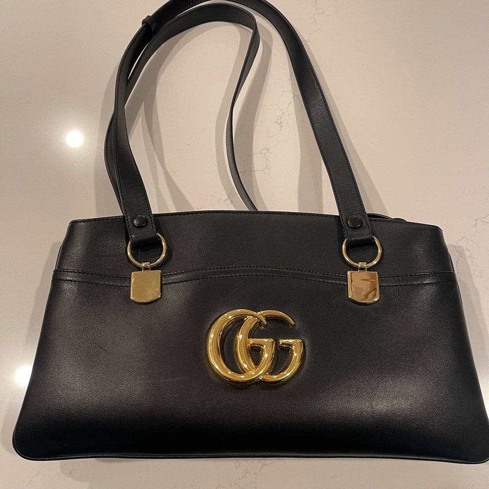 Great condition black Gucci Arli Top purse! Hardly used. Both zippers work